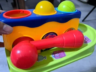 Игрушка с молотком и шариками