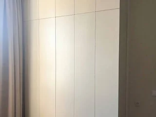 шкаф в потолок со съёмной антресолью.