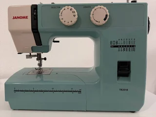 Швейная машина Janome TR2018 с набором аксессуаров
