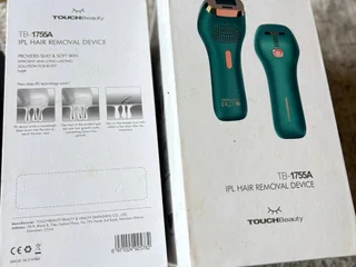 В комплекте: зарядное устройство и оригинальная коробка.