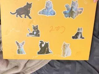 Игрушки и расческа для котов