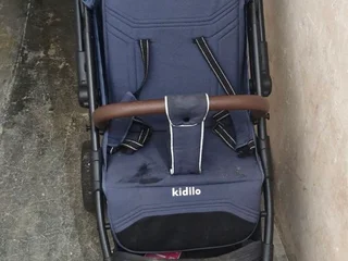 Коляска Kidilo, полностью исправная, в эксплуатации 2 месяца