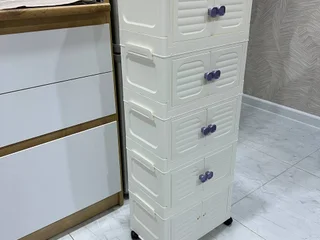 удобный пластиковый модульный комод с дверцами