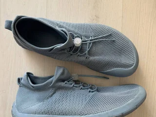 Кроссовки дышащие в стиле «босоногой» обуви (barefoot / minimal shoes) с широким носком и эластичной шнуровкой с фиксатором. Размер 43 , по стельке-28.