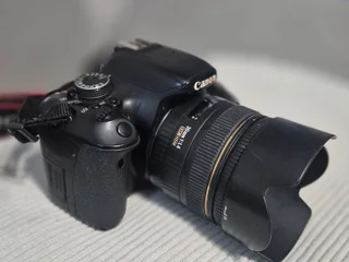 Фотоаппарат Canon EOS 600D с объективом Sigma 30mm f/1.4