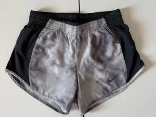 Шорты женские Nike