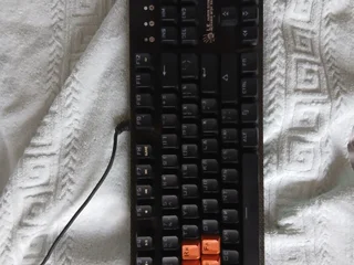 Игровая клавиатура Bloody B800