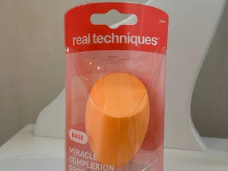 Спонж для макияжа Real Techniques