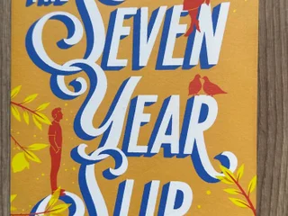 Книга на англ Ashley Poston, The seven year slip, подойдет для уровня B1+/B2.