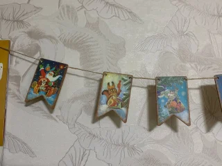 Новогодний декор набором (елочки, флажки, гирлянда)