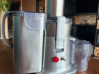 Соковыжималка Kenwood je880