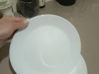 Тарелки белые шесть штук