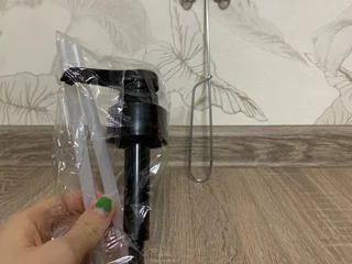 Кухонный набор: дозатор для бутылок и венчик Ikea