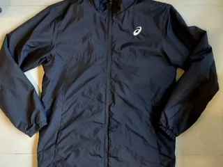 👕 **Куртка Asics**