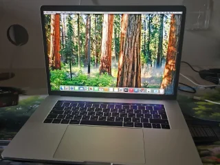 MacBook Pro 15.4 2018 i7 32GB 1TB