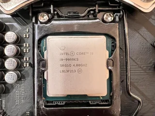 Процессор Intel Core i9-9900KS и материнская плата Asus ROG Maximus XI Extreme