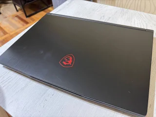 Ноутбук MSI GF65 Thin 10SDR с подставкой и сумкой