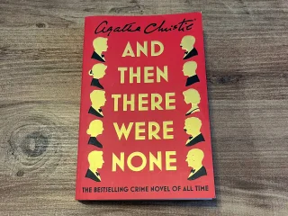 Agatha Christie “And then there were none” (10 негритят)