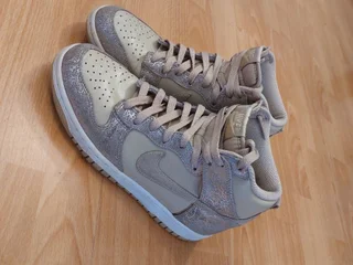 женские кроссовки Nike.