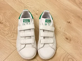 Белые кроссовки Adidas