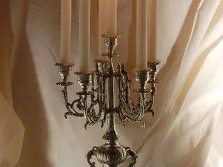 Картины, рамки и канделябры