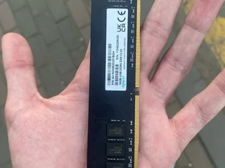 планка оперативной памяти DDR4 объемом 16 ГБ (1x16GB) с частотой 3200 МГц.