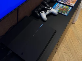 Игровая приставка Sony PlayStation 4 1TB с комплектом