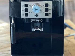 **Продаю кофемашину De’Longhi Magnifica S — 750 ₾**