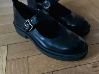**1. Чёрные ботинки Zara 🖤**