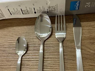 Новый набор качественных столовых приборов на 6 персон. Ложки, вилки, ножи и чайные ложки.