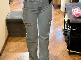Джинсы с разрезами Zara