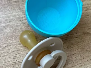 Пустышка Bibs Colour pacifier 6+мес с контейнером
