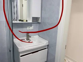 Полка над раковиной