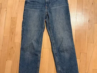 Джинсы H&M прямые, размер 34, посадка средняя, на рост 170 до щиколотки. Плотные.