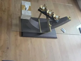 Маленький стеклянный столик