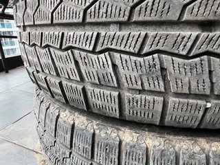 Комплект зимних шин RoadX 225/65 R17