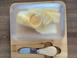 Масленка деревянная со стеклянной крышкой и ножом