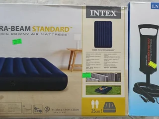 Надувной матрас Intex 1.37x1.91м с насосом