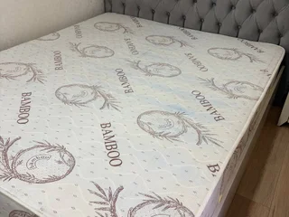 Кровать с мягким изголовьем и отсеком для хранения. 160х200 см.