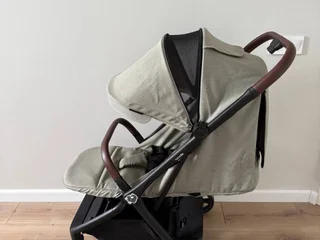 **Коляска coccolle, в хорошем состоянии. Собирается одной рукой, легкая.