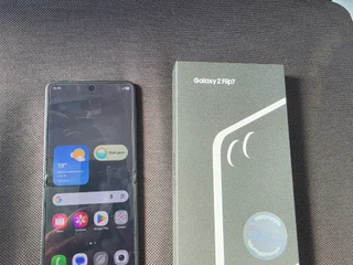 Samsung Galaxy Z Flip 7 12/512 ГБ