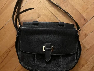 Сумка Michael Kors оригинал. Кожа. Отличное состояние, на последних двух фото можно увидеть ее минимальную длину и максимальную.