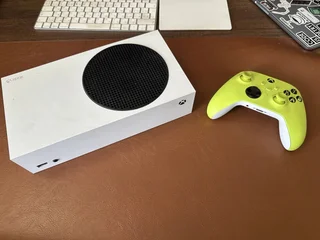 Xbox Series S 512GB + геймпад
