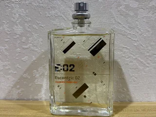 Escentric Molecules 02