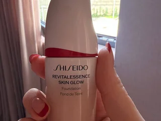 Тональный крем Shiseido Revitalessence Skin Glow