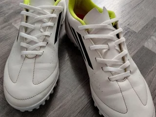 Футбольные бутсы Adidas Deportivo III TF