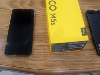 Смартфон Poco M5