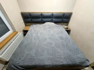 Кровать.