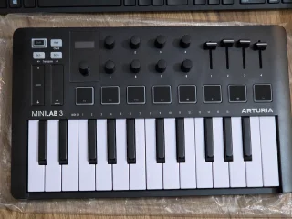MIDI-контроллер Arturia MiniLAB 3