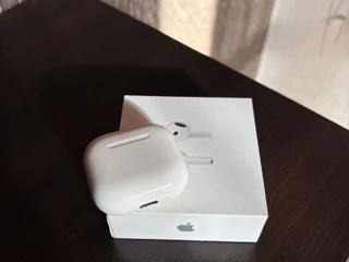 AirPods 4 (без левого наушника)